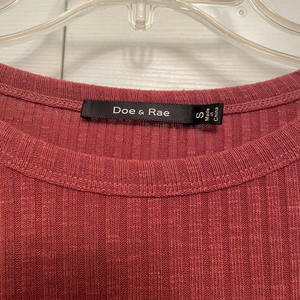 Doe & Rae Small Pullover Ribbed and Ruffled Fall Color Top Excellent Condition - Picture 2 of 11